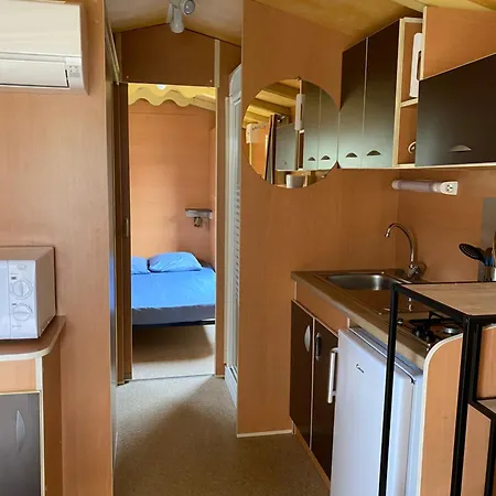 Camping Les Amandiers Castelnau-de-Guers Exterior foto