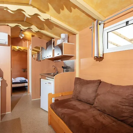 Camping Les Amandiers Castelnau-de-Guers Exterior foto